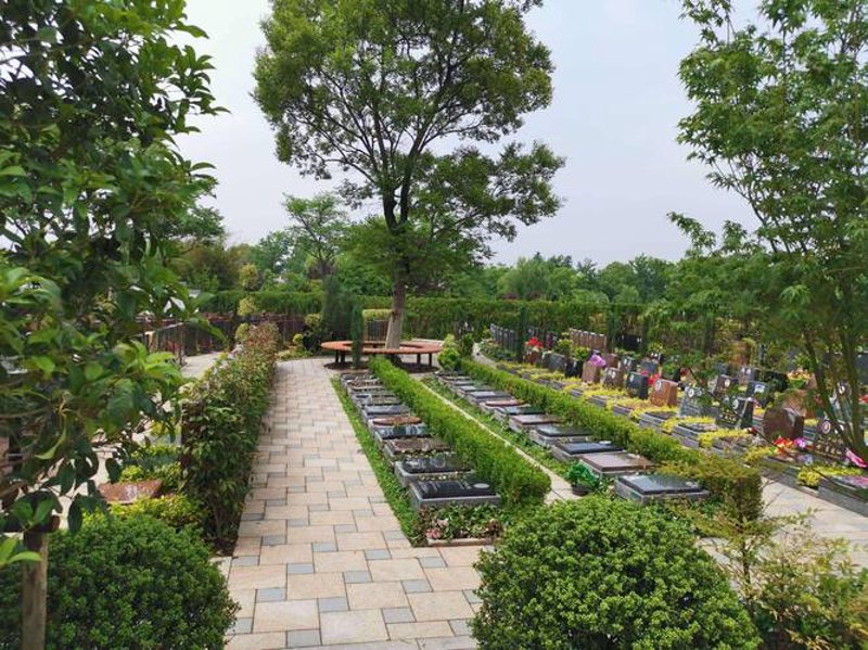 成都墓地：文化与情感交汇的特殊存在